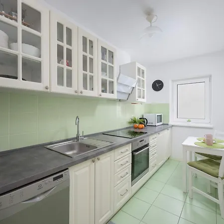 Jasny Z Dwoma Sypialniami I Biurkiem By Renters * Warsaw