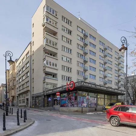 Jasny Z Dwoma Sypialniami I Biurkiem By Renters Apartment