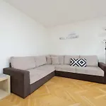Jasny Z Dwoma Sypialniami I Biurkiem By Renters Διαμέρισμα