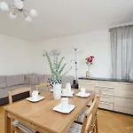 Jasny Z Dwoma Sypialniami I Biurkiem By Renters Διαμέρισμα *