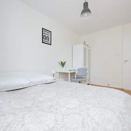 Lejlighed Jasny Z Dwoma Sypialniami I Biurkiem By Renters Warszawa