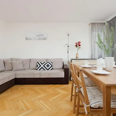 Apartmán Jasny Z Dwoma Sypialniami I Biurkiem By Renters
