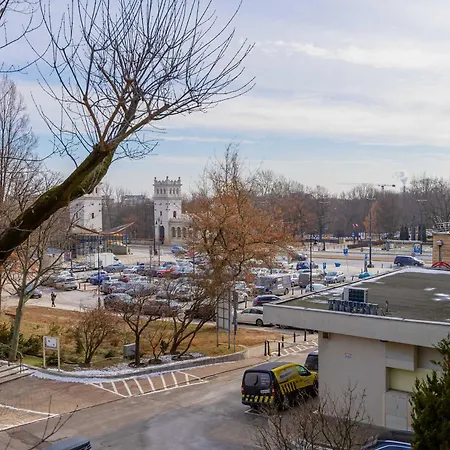 Jasny Z Dwoma Sypialniami I Biurkiem By Renters *