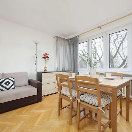 Jasny Z Dwoma Sypialniami I Biurkiem By Renters 아파트
