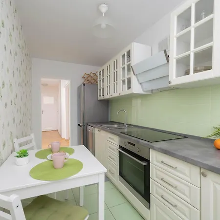Appartamento Jasny Z Dwoma Sypialniami I Biurkiem By Renters *
